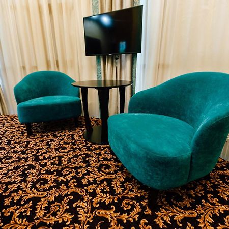 Khan-Chinar Hotel Ντνιπροπετρόφσκ Εξωτερικό φωτογραφία