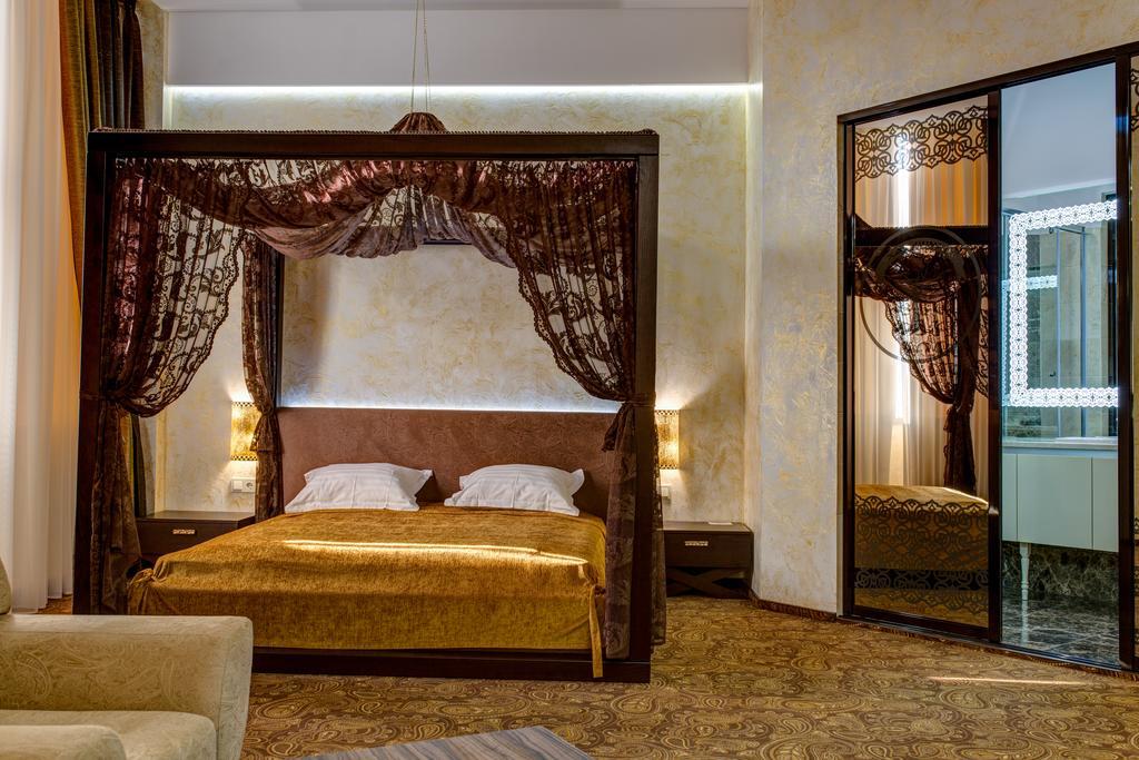 Khan-Chinar Hotel Ντνιπροπετρόφσκ Εξωτερικό φωτογραφία