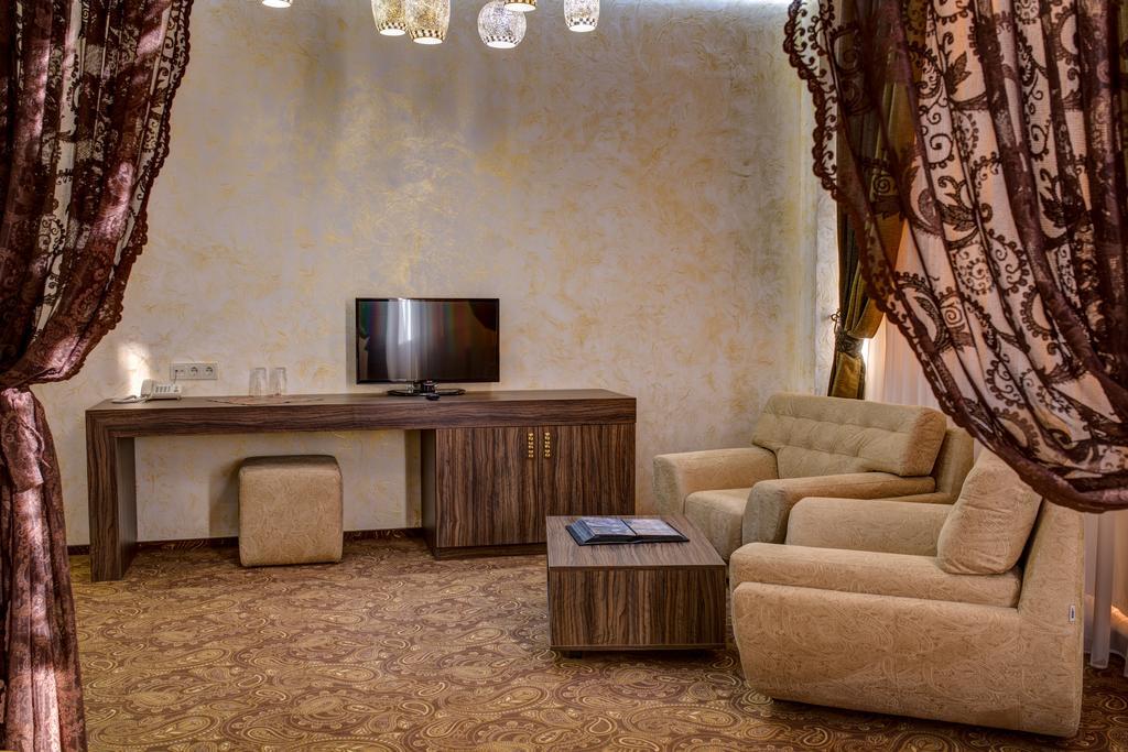 Khan-Chinar Hotel Ντνιπροπετρόφσκ Εξωτερικό φωτογραφία