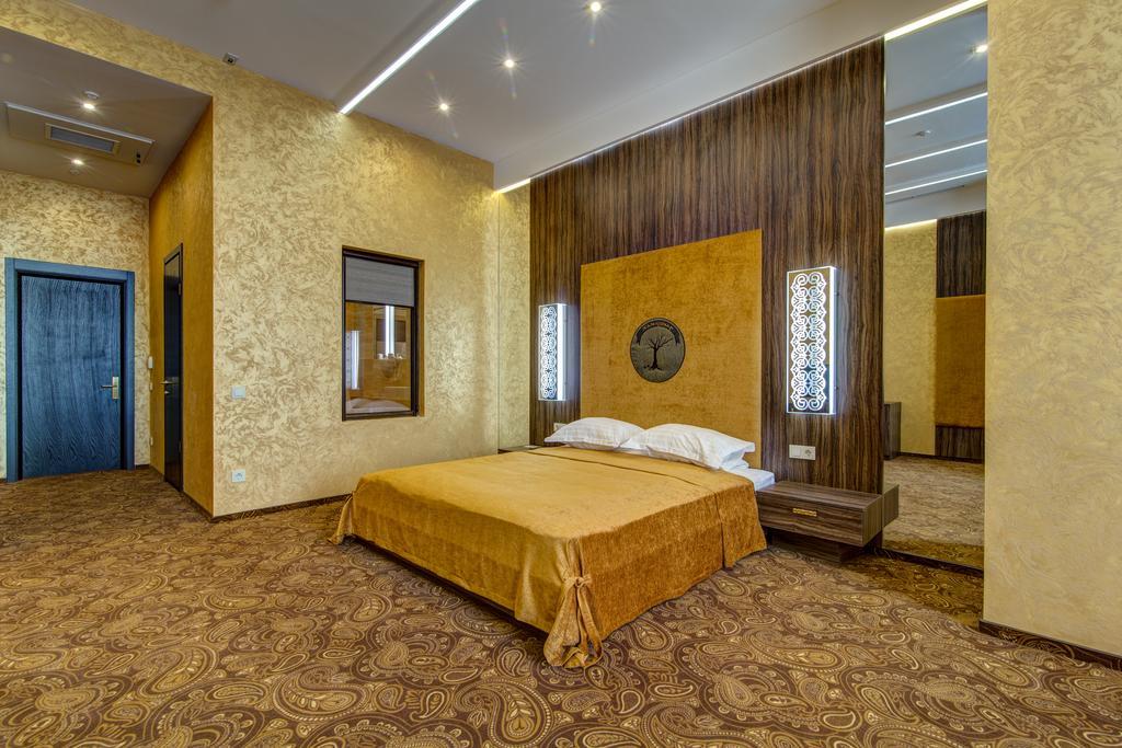 Khan-Chinar Hotel Ντνιπροπετρόφσκ Εξωτερικό φωτογραφία