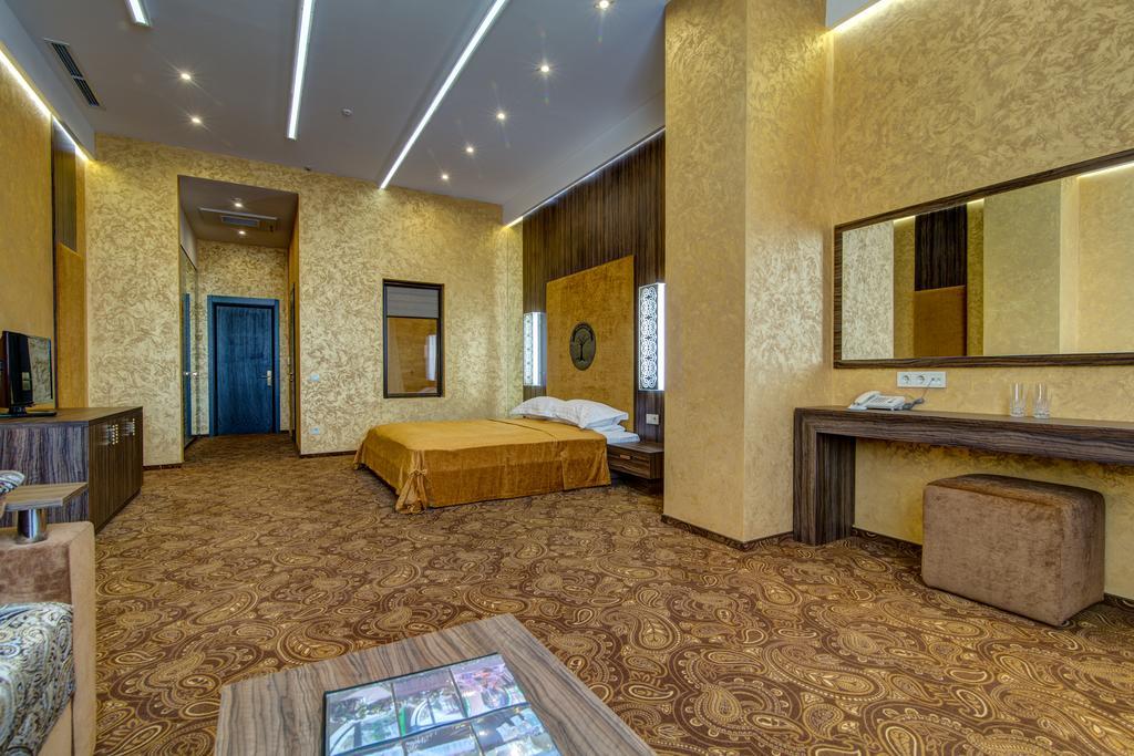 Khan-Chinar Hotel Ντνιπροπετρόφσκ Εξωτερικό φωτογραφία