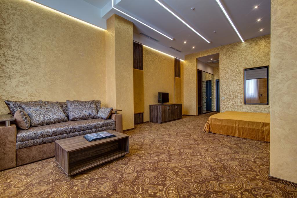 Khan-Chinar Hotel Ντνιπροπετρόφσκ Εξωτερικό φωτογραφία