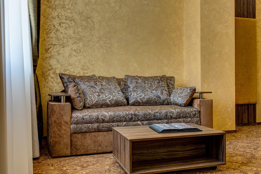 Khan-Chinar Hotel Ντνιπροπετρόφσκ Εξωτερικό φωτογραφία
