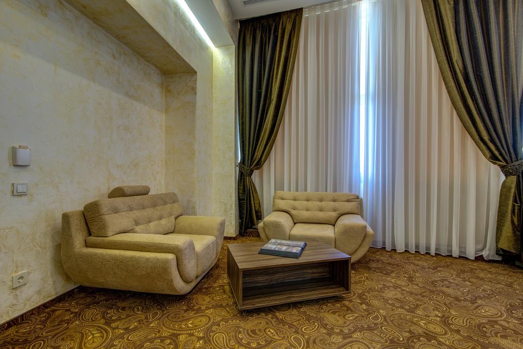 Khan-Chinar Hotel Ντνιπροπετρόφσκ Εξωτερικό φωτογραφία