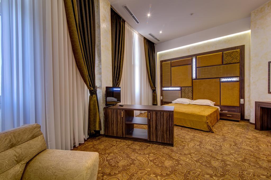 Khan-Chinar Hotel Ντνιπροπετρόφσκ Εξωτερικό φωτογραφία
