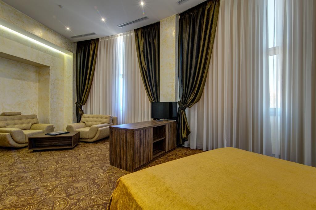Khan-Chinar Hotel Ντνιπροπετρόφσκ Εξωτερικό φωτογραφία