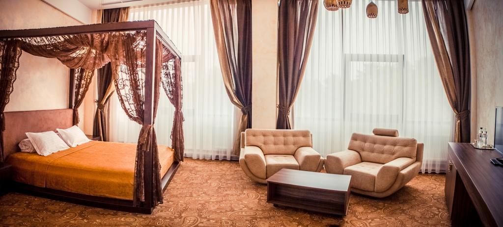 Khan-Chinar Hotel Ντνιπροπετρόφσκ Εξωτερικό φωτογραφία