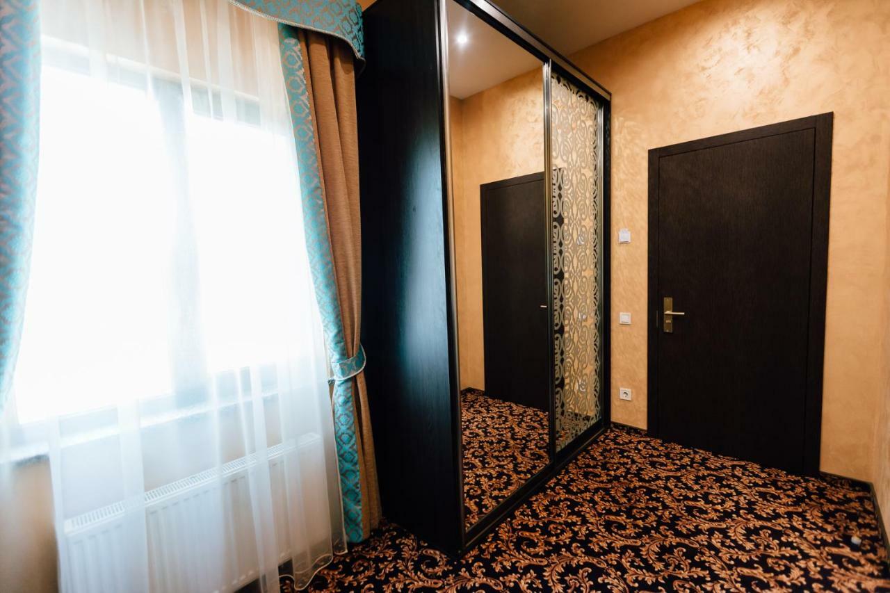 Khan-Chinar Hotel Ντνιπροπετρόφσκ Εξωτερικό φωτογραφία