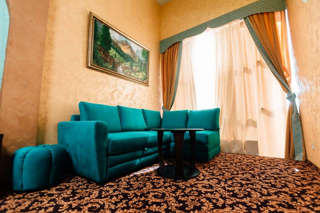 Khan-Chinar Hotel Ντνιπροπετρόφσκ Εξωτερικό φωτογραφία