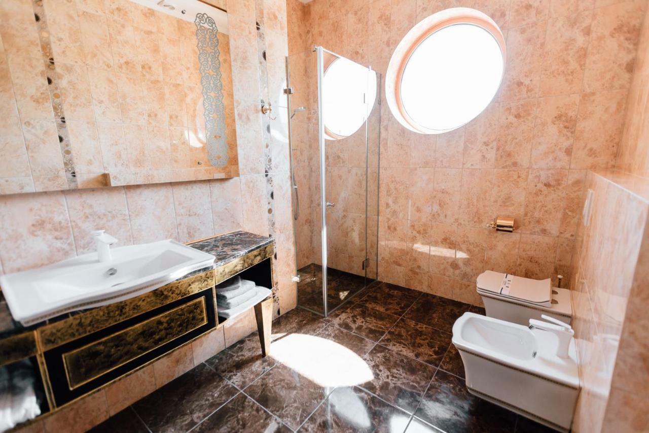 Khan-Chinar Hotel Ντνιπροπετρόφσκ Εξωτερικό φωτογραφία