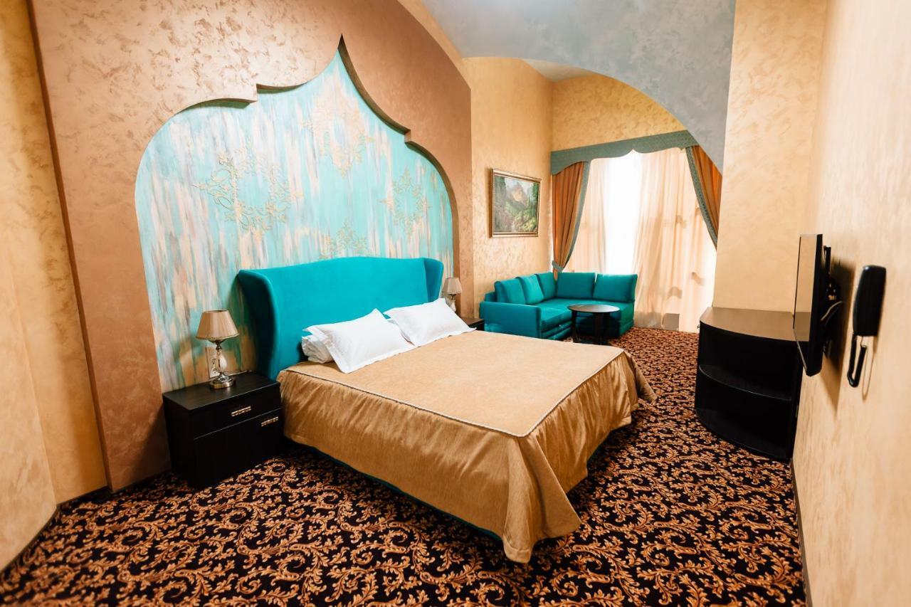 Khan-Chinar Hotel Ντνιπροπετρόφσκ Εξωτερικό φωτογραφία
